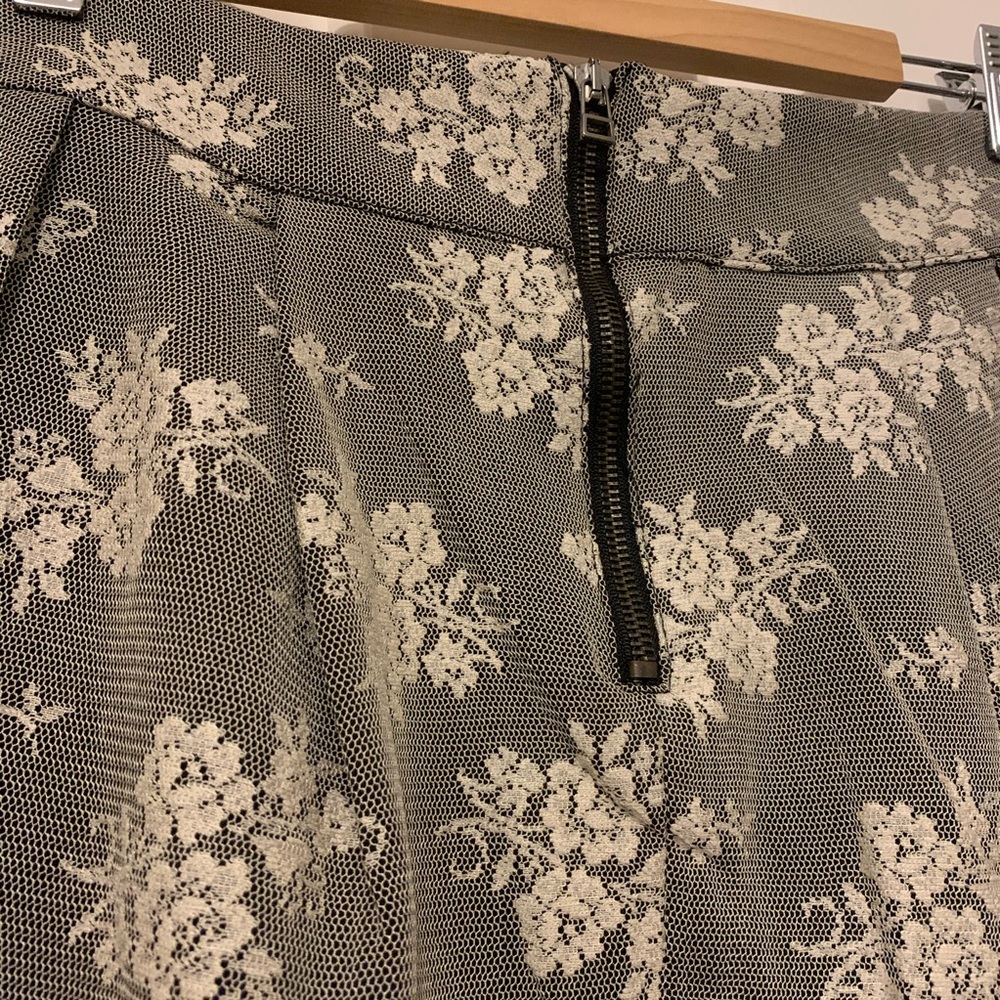 New Zara lace skirt w/pockets - Picture 4 of 6